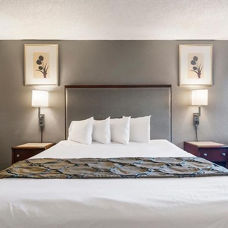 Heritage Inn Express Хейуорд Экстерьер фото
