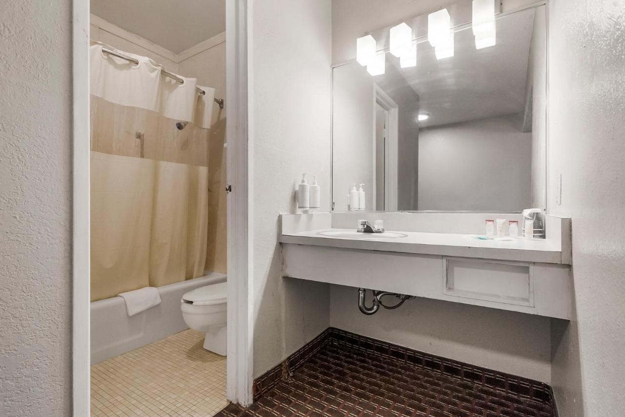 Heritage Inn Express Хейуорд Экстерьер фото