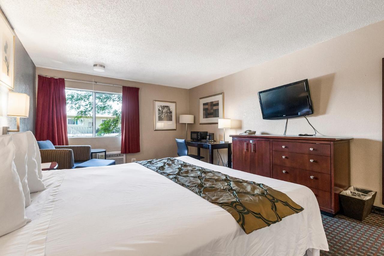 Heritage Inn Express Хейуорд Экстерьер фото