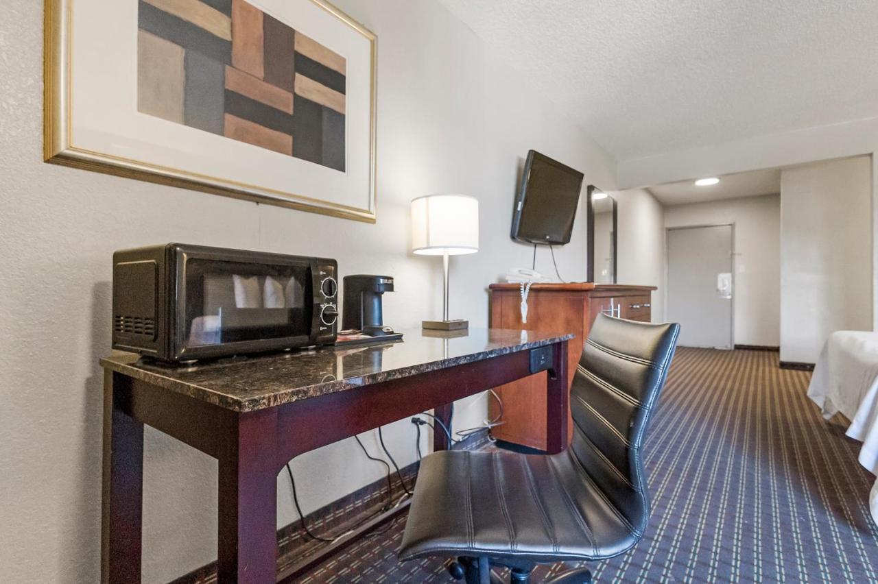 Heritage Inn Express Хейуорд Экстерьер фото