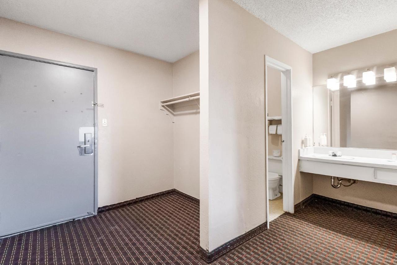 Heritage Inn Express Хейуорд Экстерьер фото
