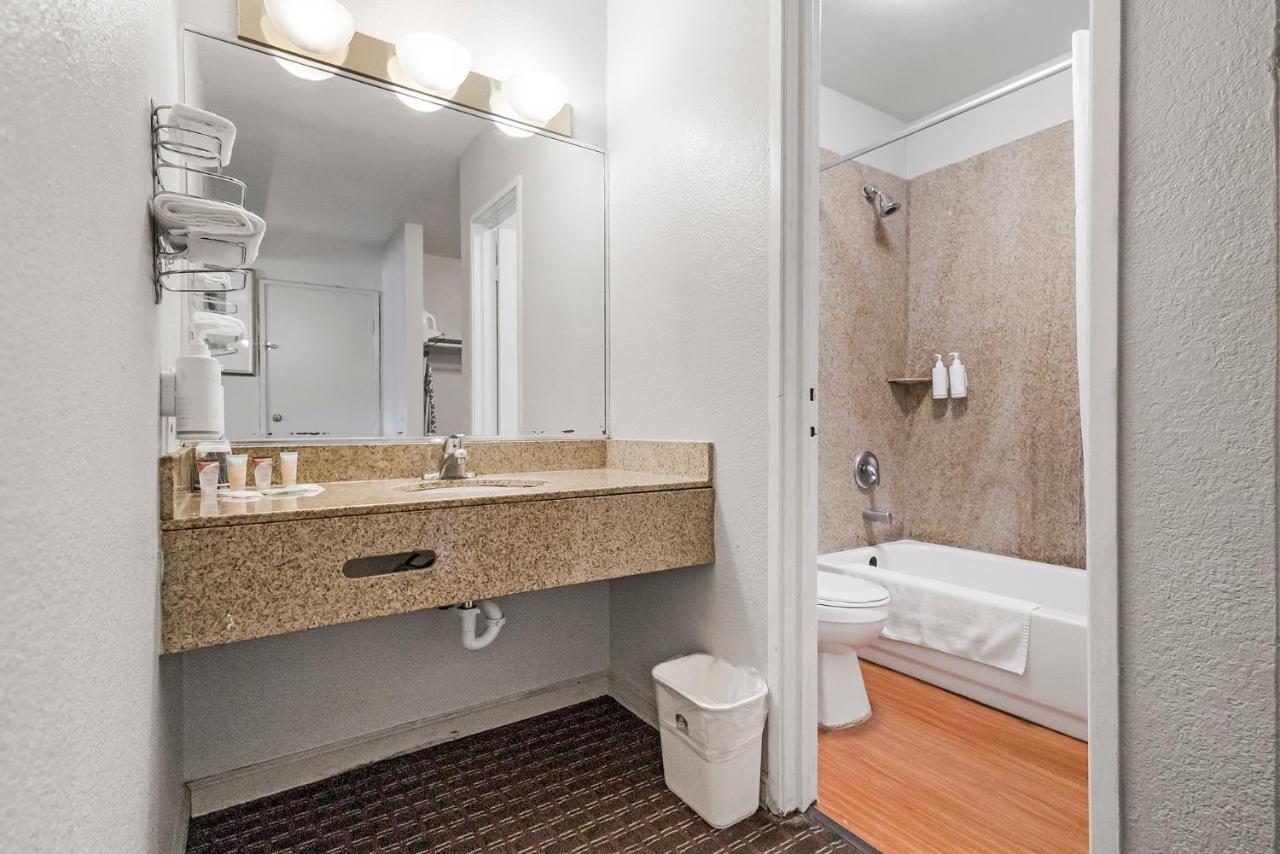 Heritage Inn Express Хейуорд Экстерьер фото