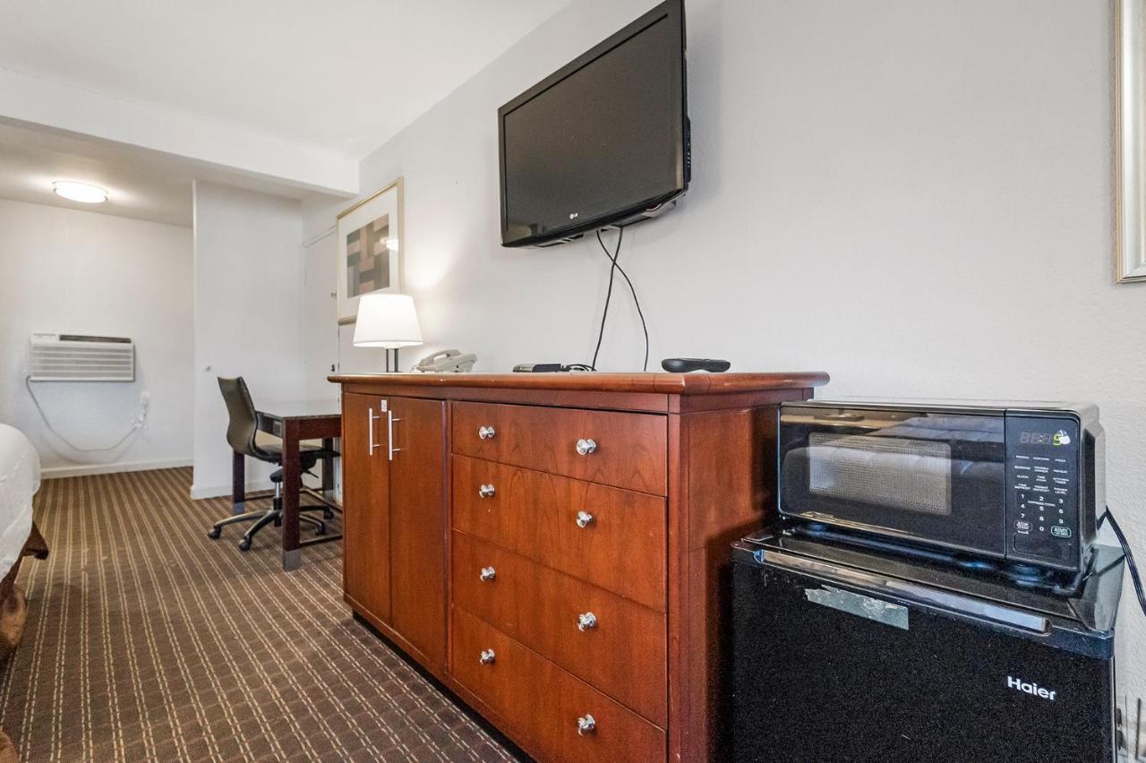 Heritage Inn Express Хейуорд Экстерьер фото