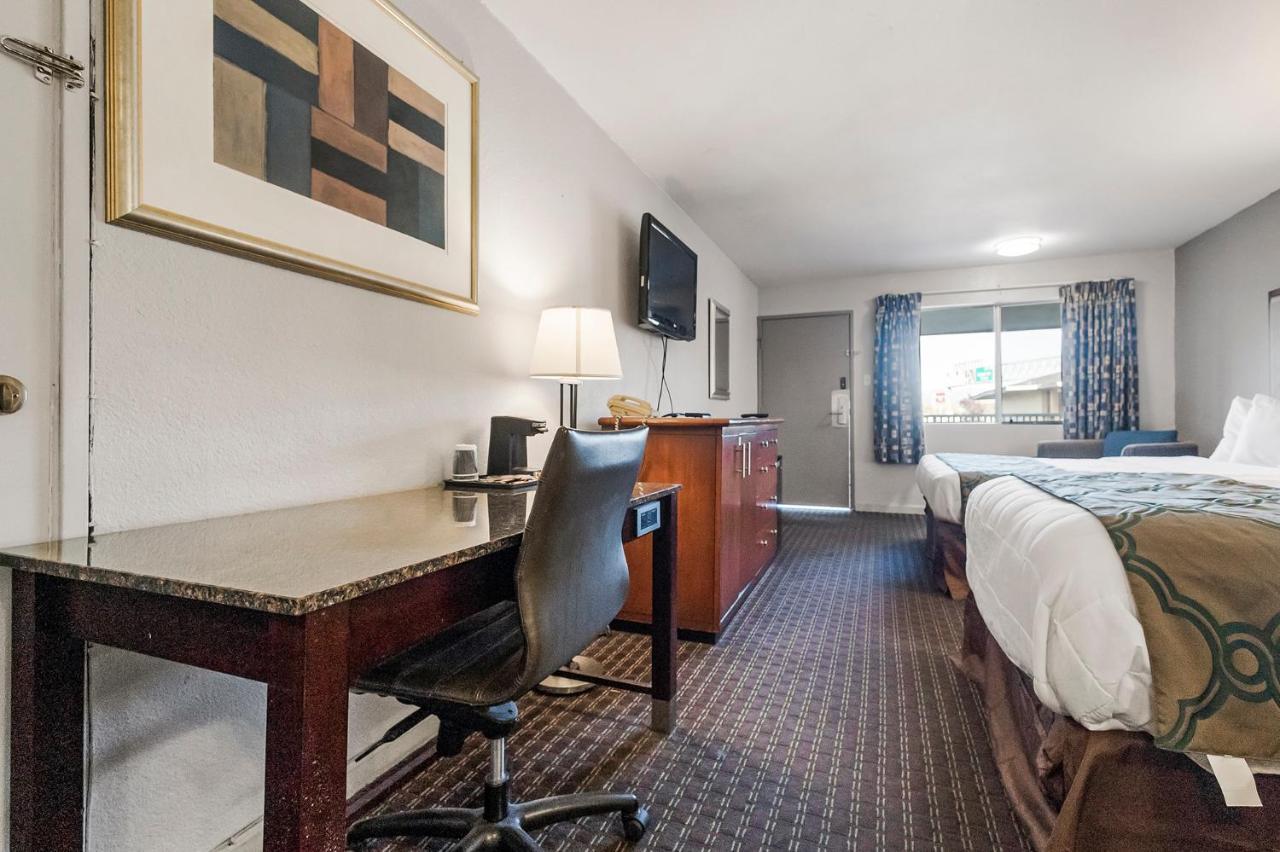Heritage Inn Express Хейуорд Экстерьер фото