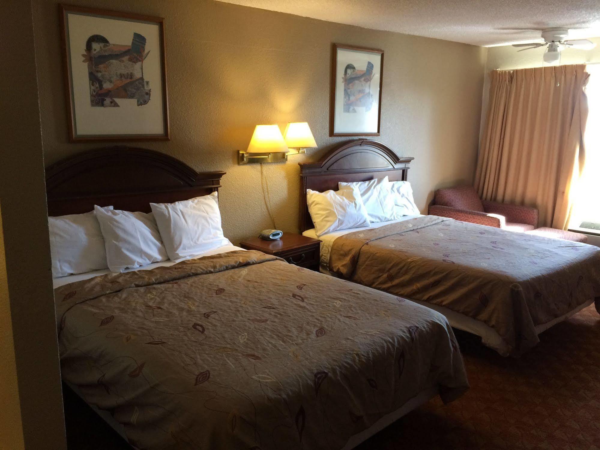 Heritage Inn Express Хейуорд Экстерьер фото