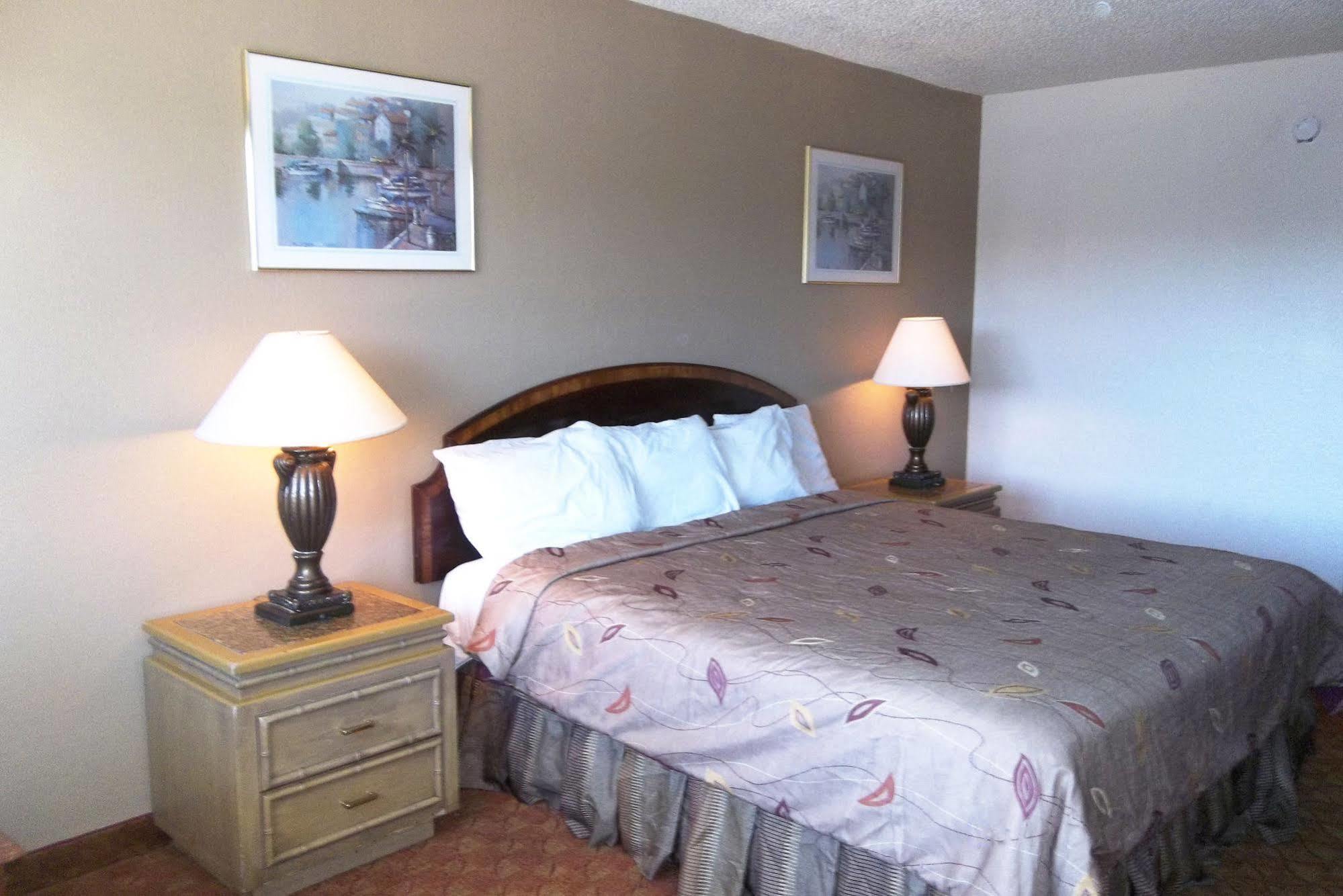 Heritage Inn Express Хейуорд Экстерьер фото